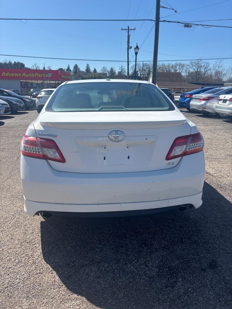 Toyota Camry Base 6-Spd AT 2011