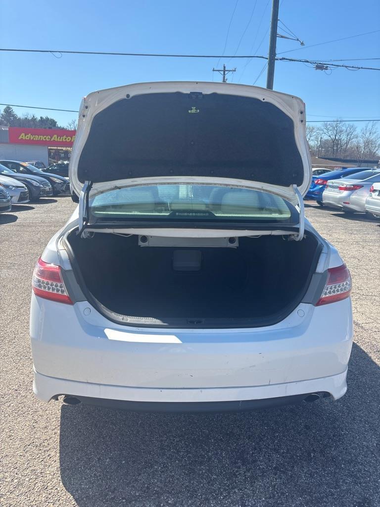 Toyota Camry Base 6-Spd AT 2011