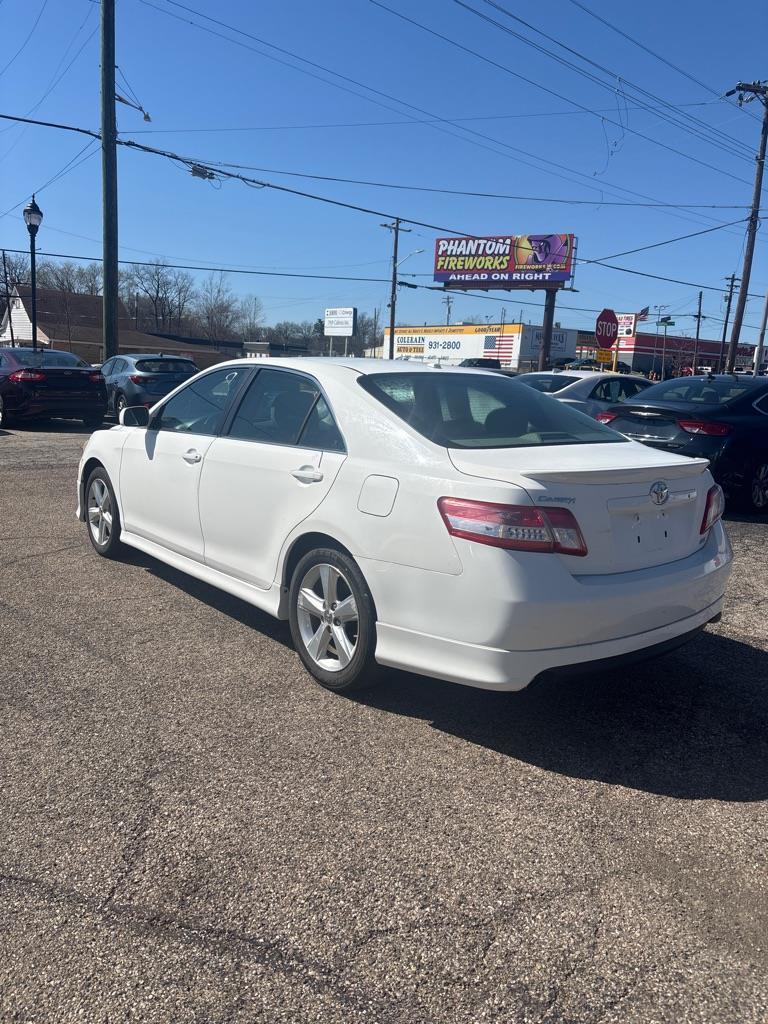 Toyota Camry Base 6-Spd AT 2011