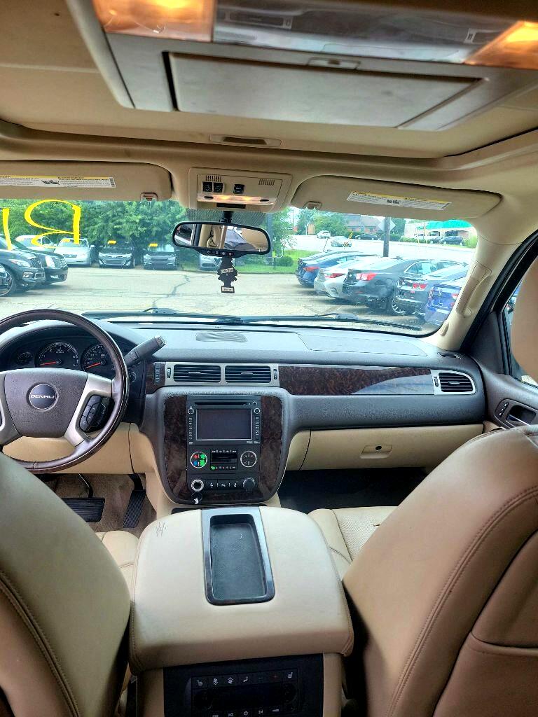 GMC Yukon Denali XL 4WD 2013 GMC Yukon Denali XL 4WD 2013