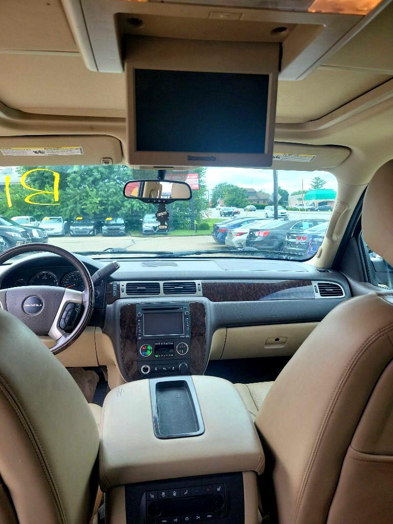 GMC Yukon Denali XL 4WD 2013 GMC Yukon Denali XL 4WD 2013