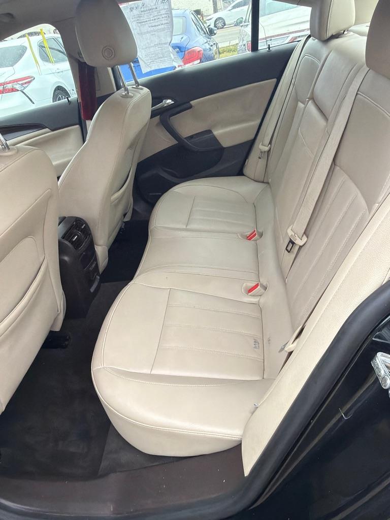 Buick Regal CXL Turbo - 4XT 2011