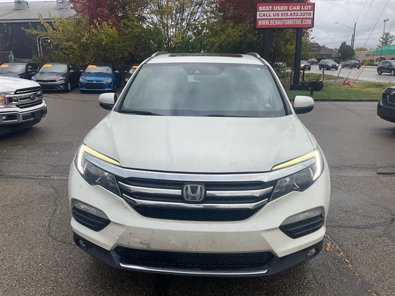 2017 Honda Pilot Elite's photo