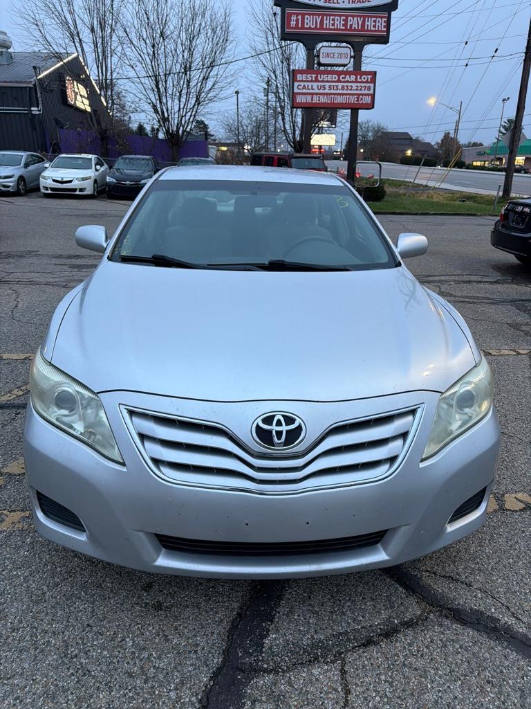 2011 Toyota Camry LE's photo