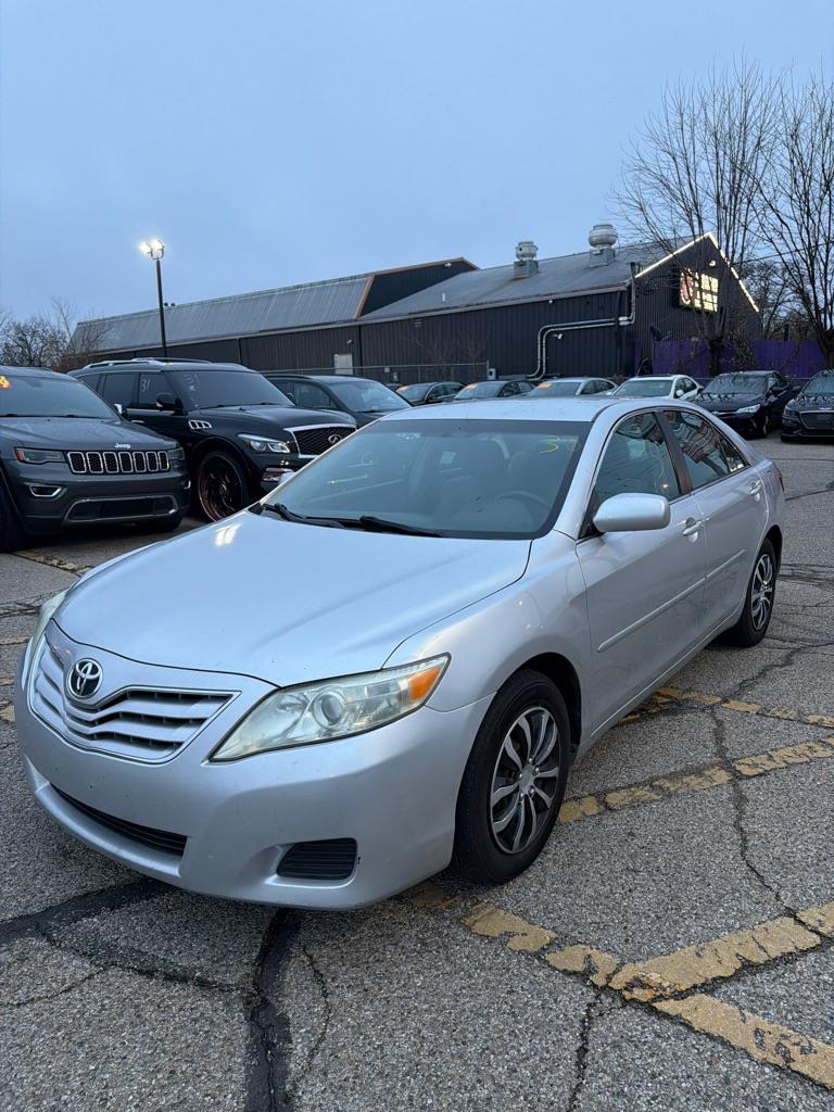 Toyota Camry Base 6-Spd AT 2011