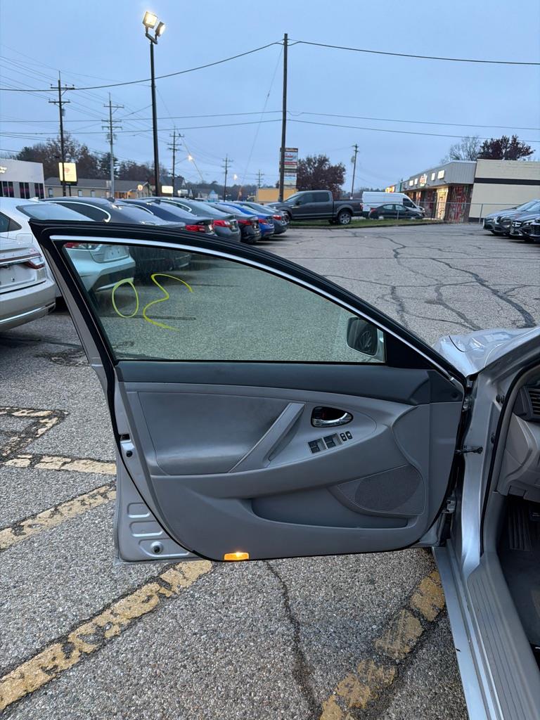 Toyota Camry Base 6-Spd AT 2011