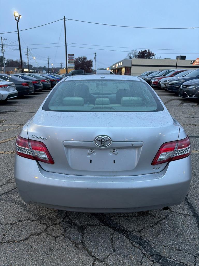 Toyota Camry Base 6-Spd AT 2011