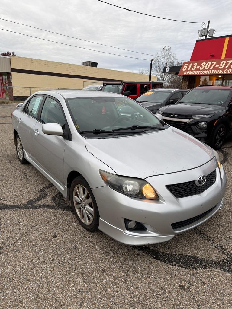 Toyota Corolla Base 5-Speed MT 2010