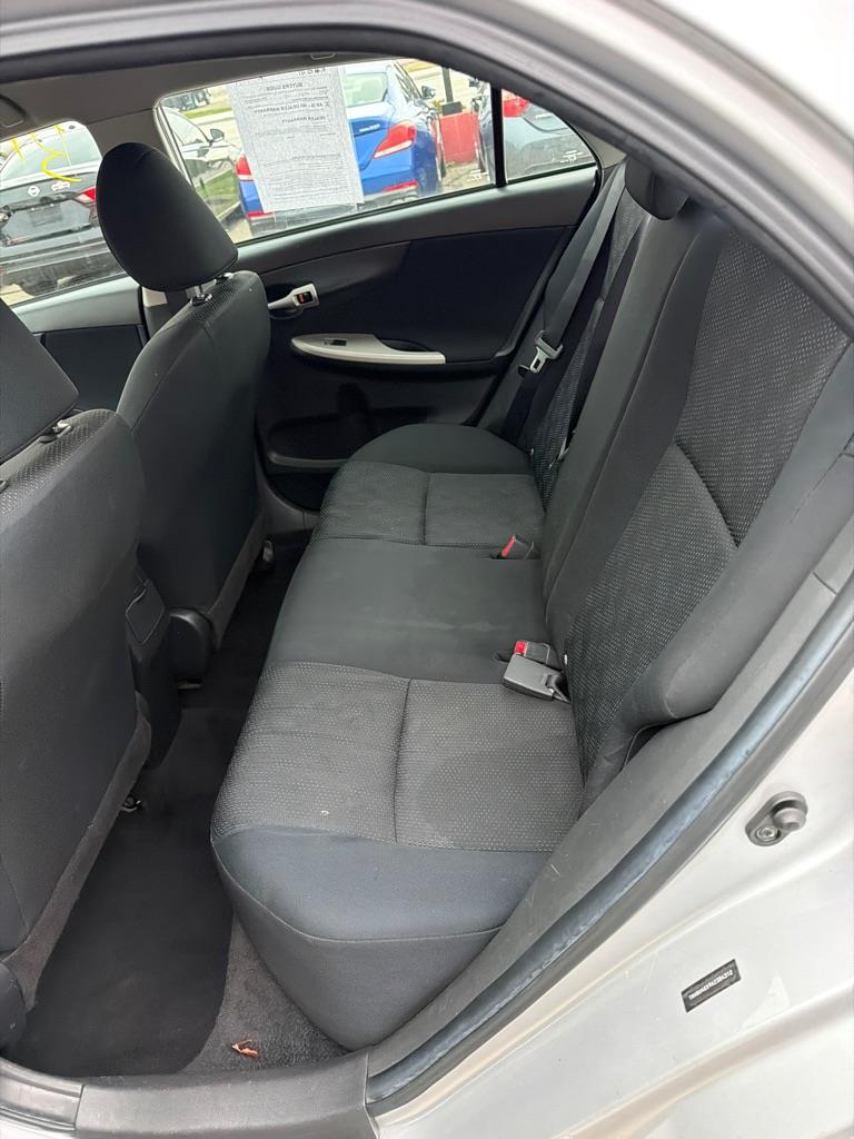 Toyota Corolla Base 5-Speed MT 2010