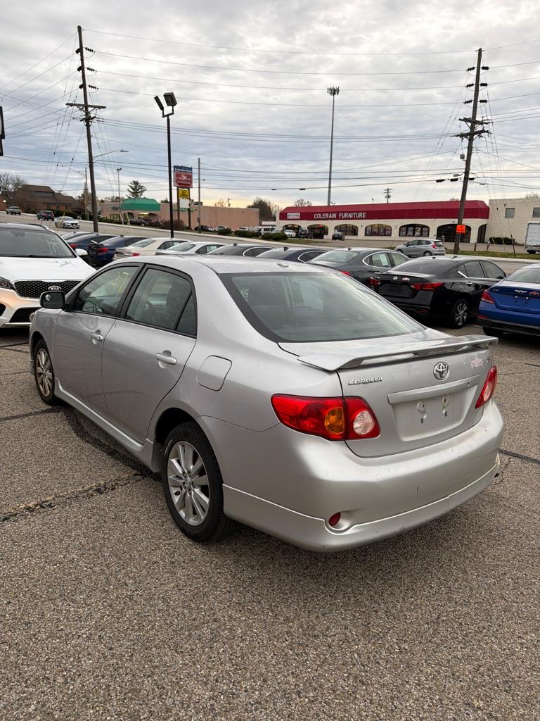 Toyota Corolla Base 5-Speed MT 2010