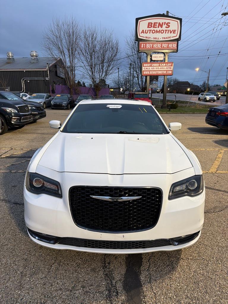 2016 Chrysler 300 S's photo