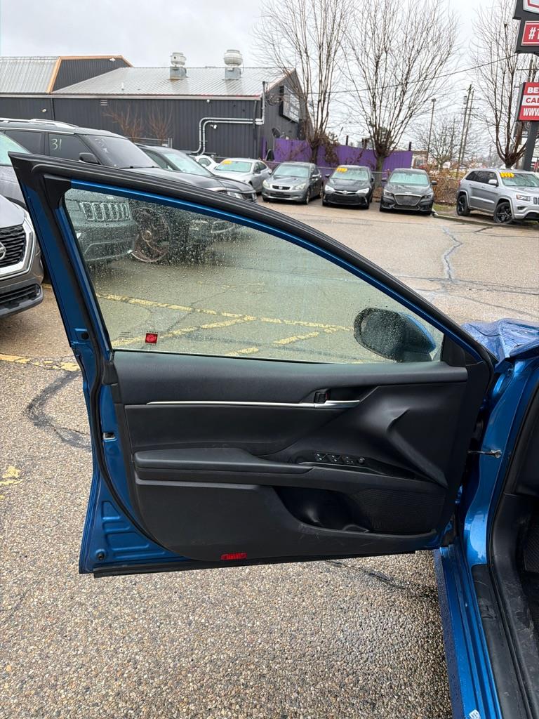 Toyota Camry Hybrid LE 2020