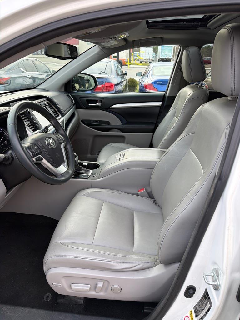 Toyota Highlander XLE AWD V6 2016