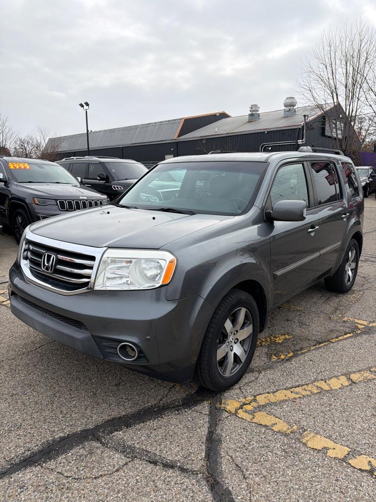 Honda Pilot Touring 4WD 5-Spd AT with DVD 2012
