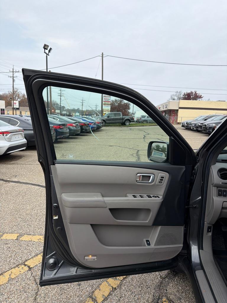 Honda Pilot Touring 4WD 5-Spd AT with DVD 2012