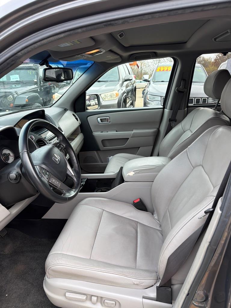 Honda Pilot Touring 4WD 5-Spd AT with DVD 2012