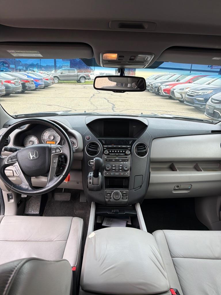 Honda Pilot Touring 4WD 5-Spd AT with DVD 2012