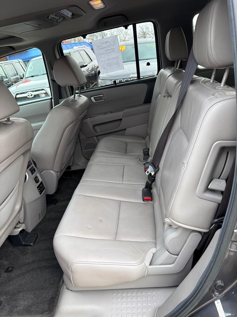 Honda Pilot Touring 4WD 5-Spd AT with DVD 2012