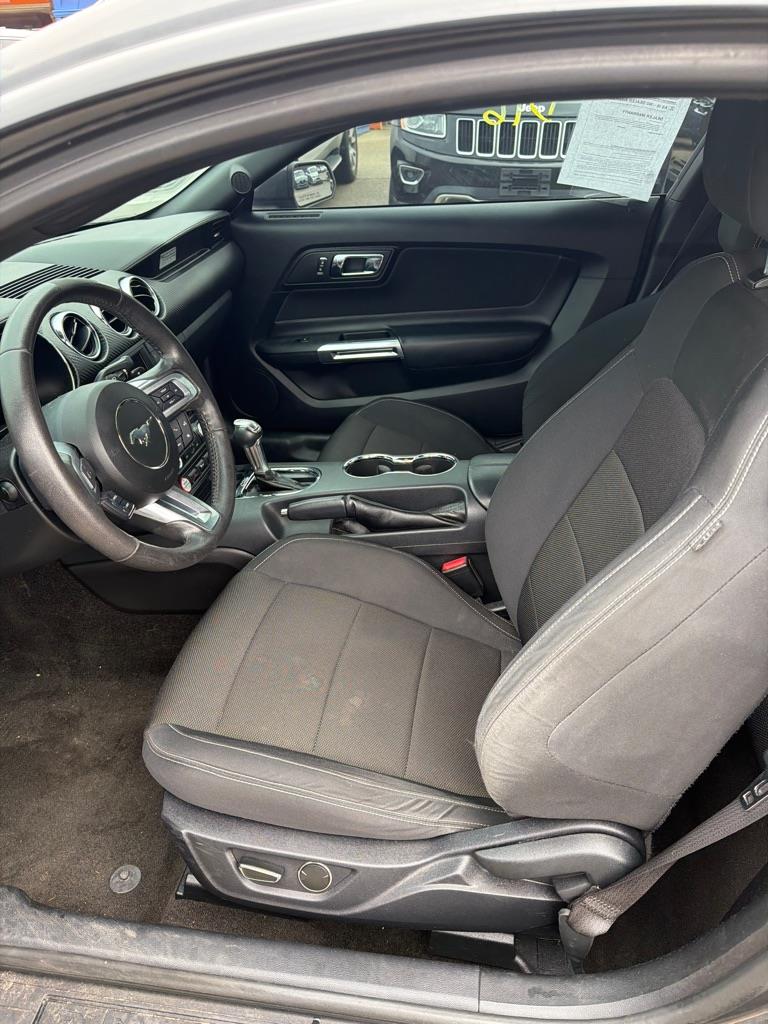 Ford Mustang V6 Coupe 2015