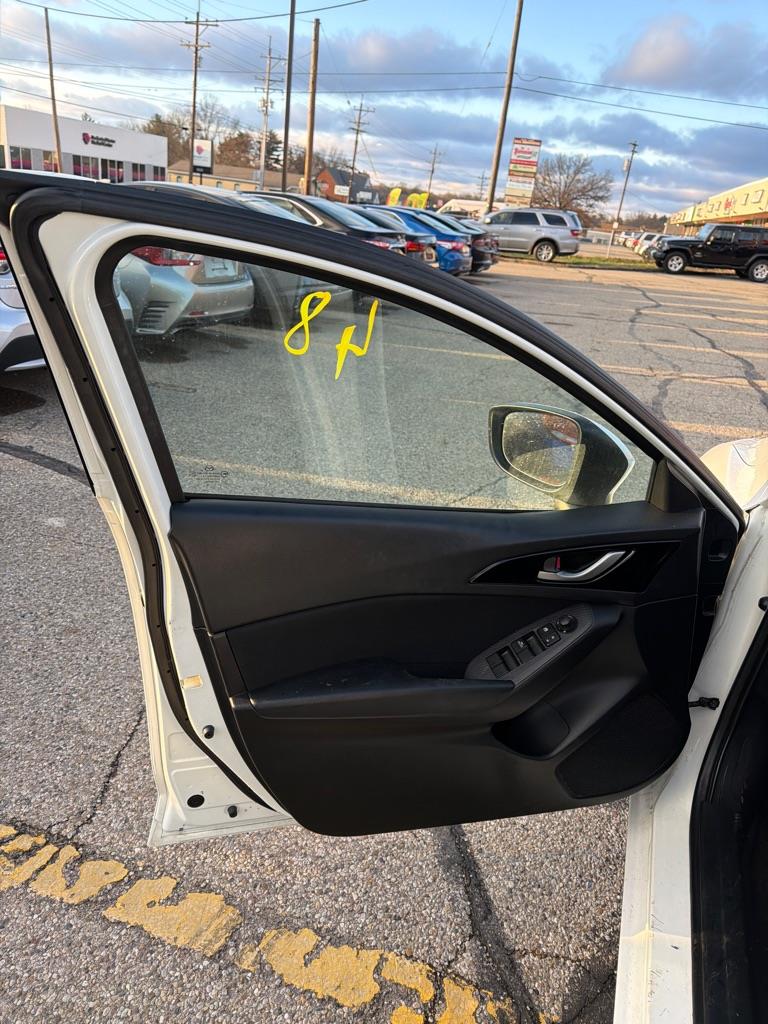 Mazda MAZDA3 i Touring AT 5-Door 2016