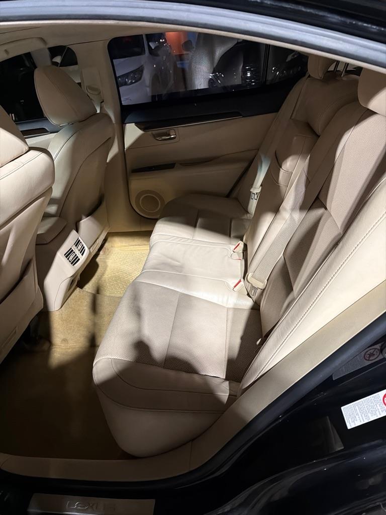 Lexus ES 350 Sedan 2013