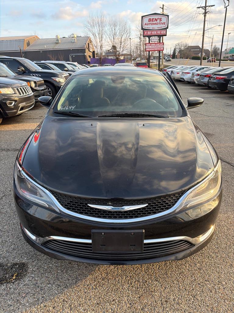 2016 Chrysler 200 Limited's photo