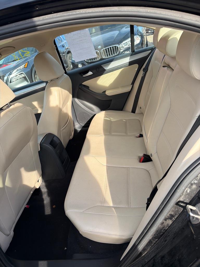 Volkswagen Jetta 1.4T SE 6A 2017