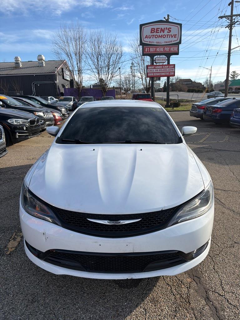 2016 Chrysler 200 S's photo