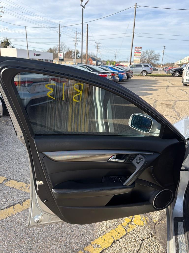 Acura TL 6-Speed AT with Tech Package and 18-In. WP 2013