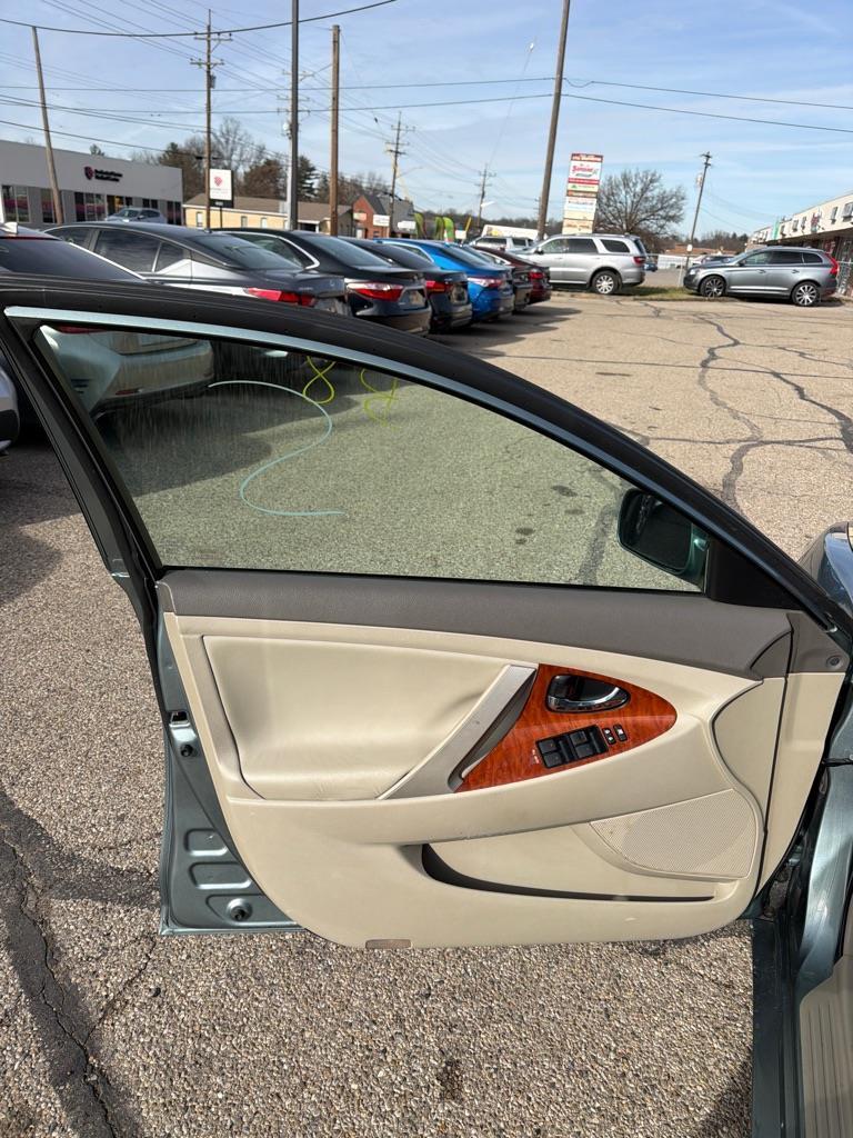 Toyota Camry Base 6-Spd AT 2011