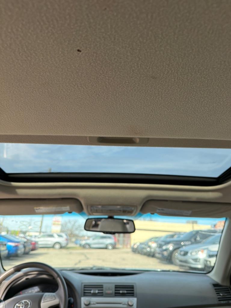 Toyota Camry Base 6-Spd AT 2011