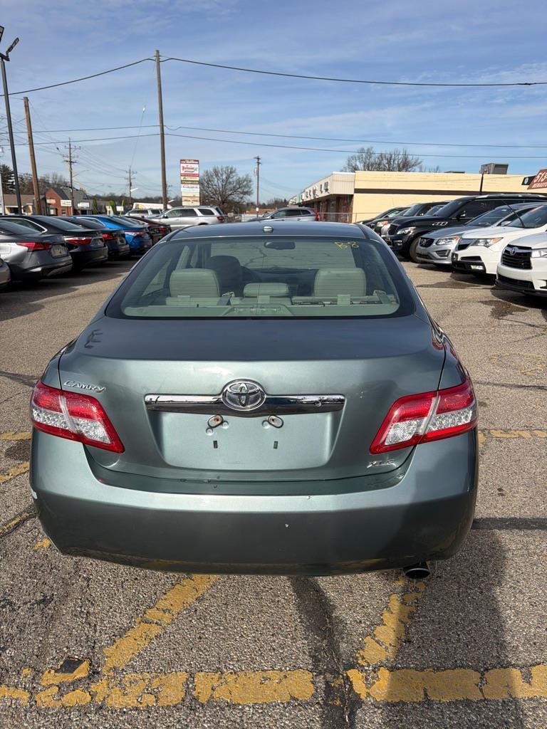 Toyota Camry Base 6-Spd AT 2011