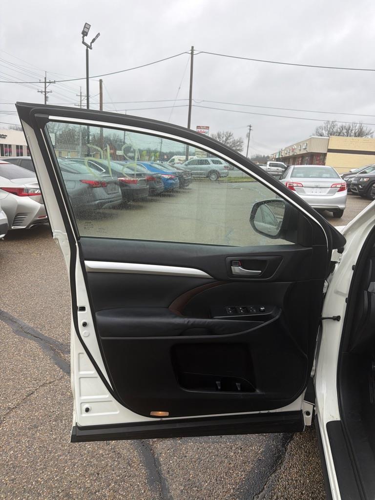 Toyota Highlander XLE AWD V6 2014