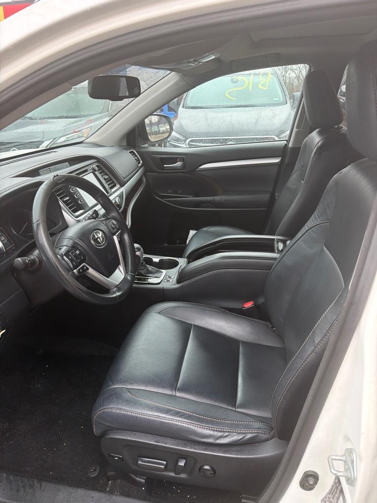 Toyota Highlander XLE AWD V6 2014