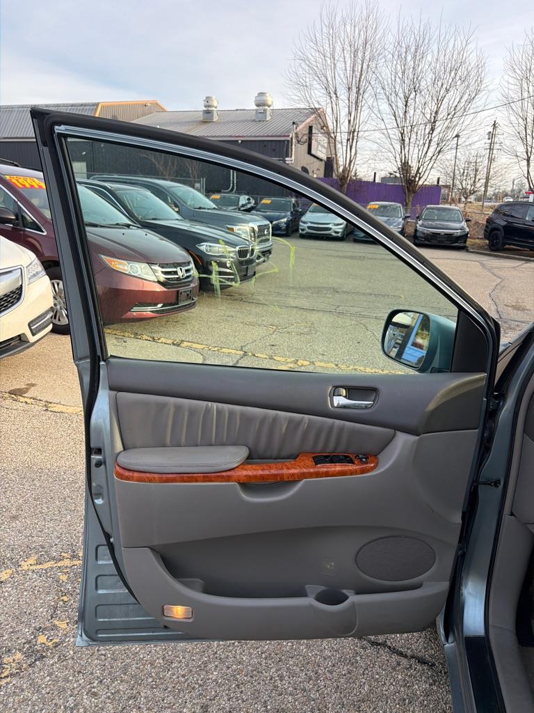 Toyota Sienna XLE 2006