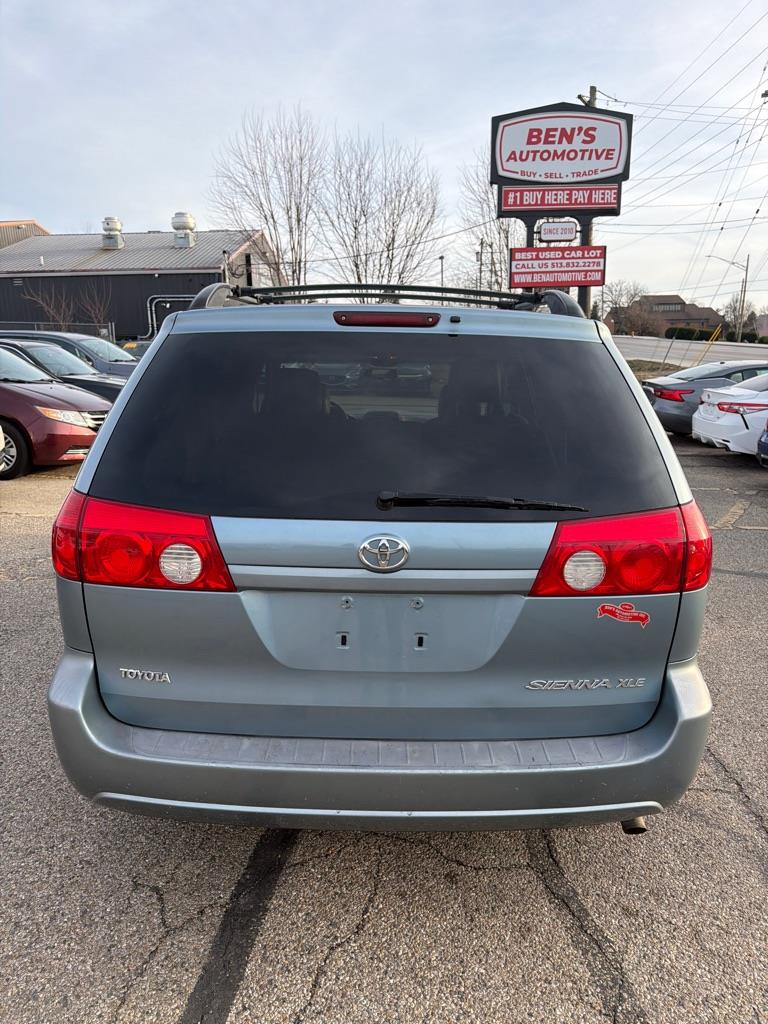 Toyota Sienna XLE 2006