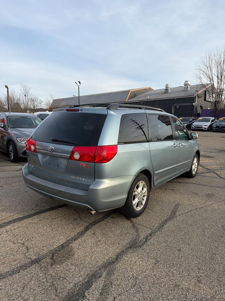 Toyota Sienna XLE 2006