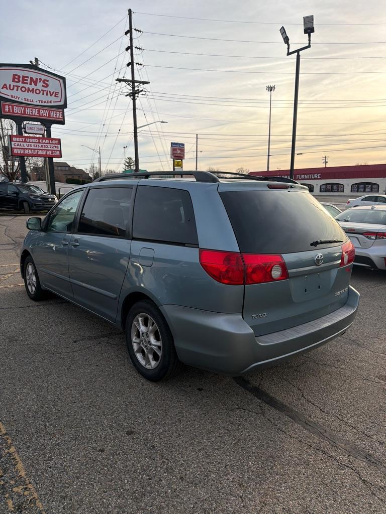 Toyota Sienna XLE 2006