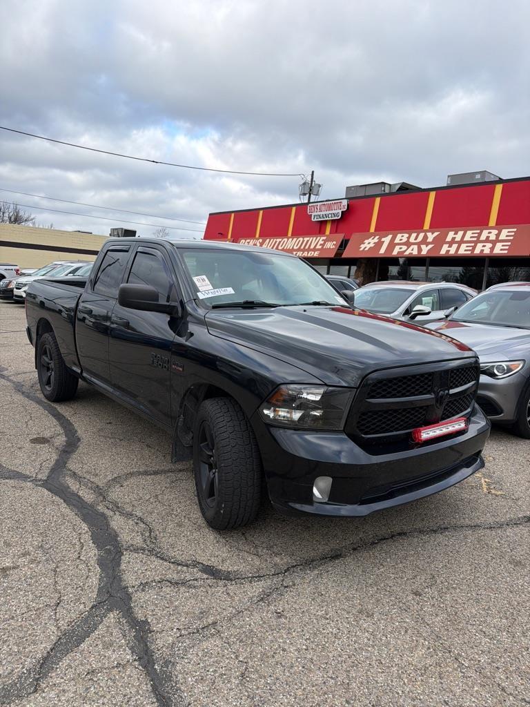 RAM 1500 Tradesman Quad Cab 4WD 2016