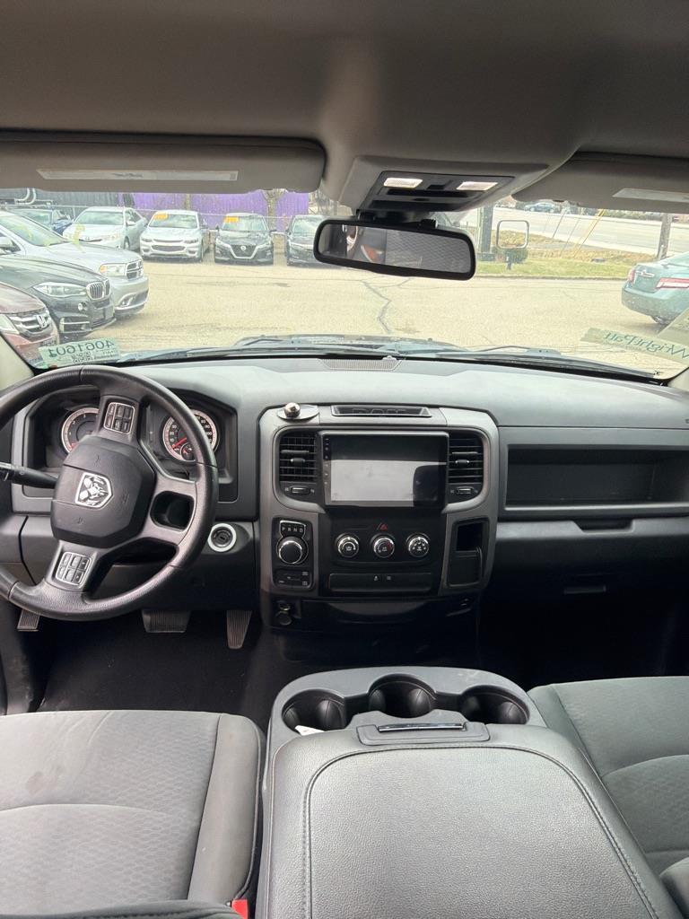 RAM 1500 Tradesman Quad Cab 4WD 2016