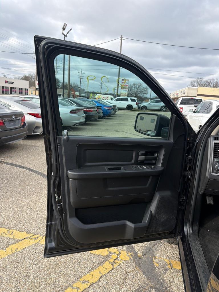 RAM 1500 Tradesman Crew Cab SWB 2WD 2017