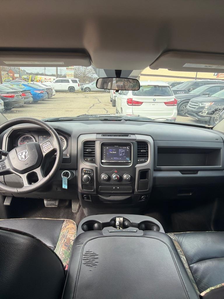 RAM 1500 Tradesman Crew Cab SWB 2WD 2017