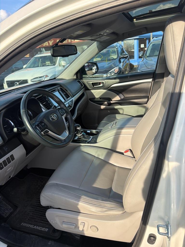 Toyota Highlander XLE FWD V6 2016