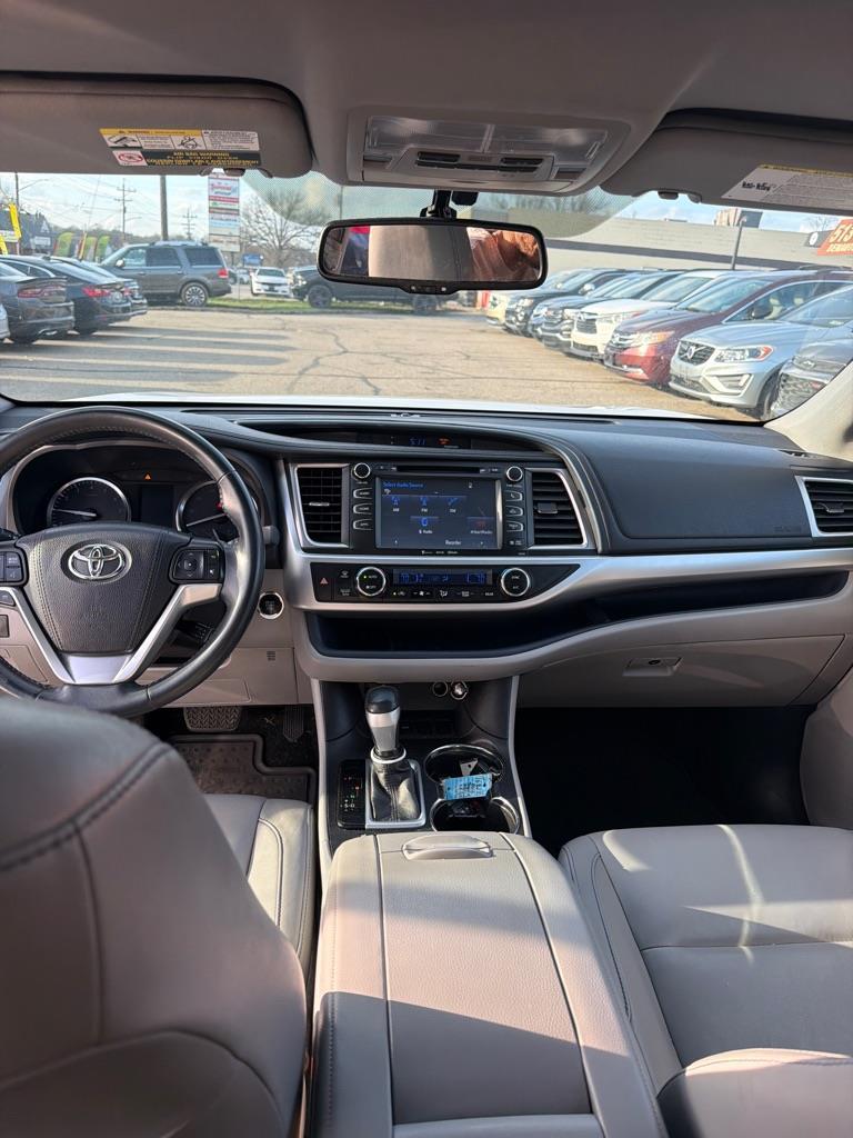 Toyota Highlander XLE FWD V6 2016