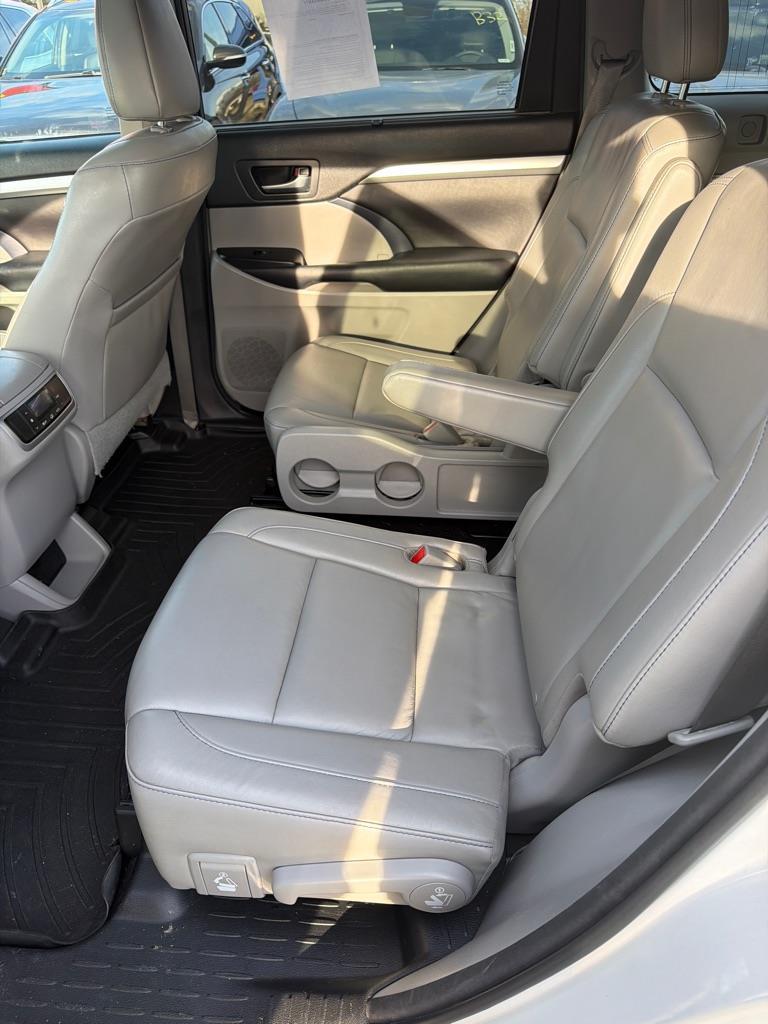 Toyota Highlander XLE FWD V6 2016