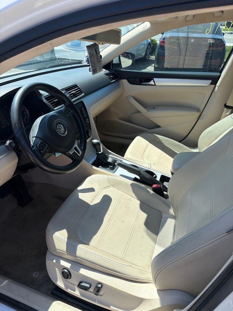 Volkswagen Passat 2.5L SE MT 2013