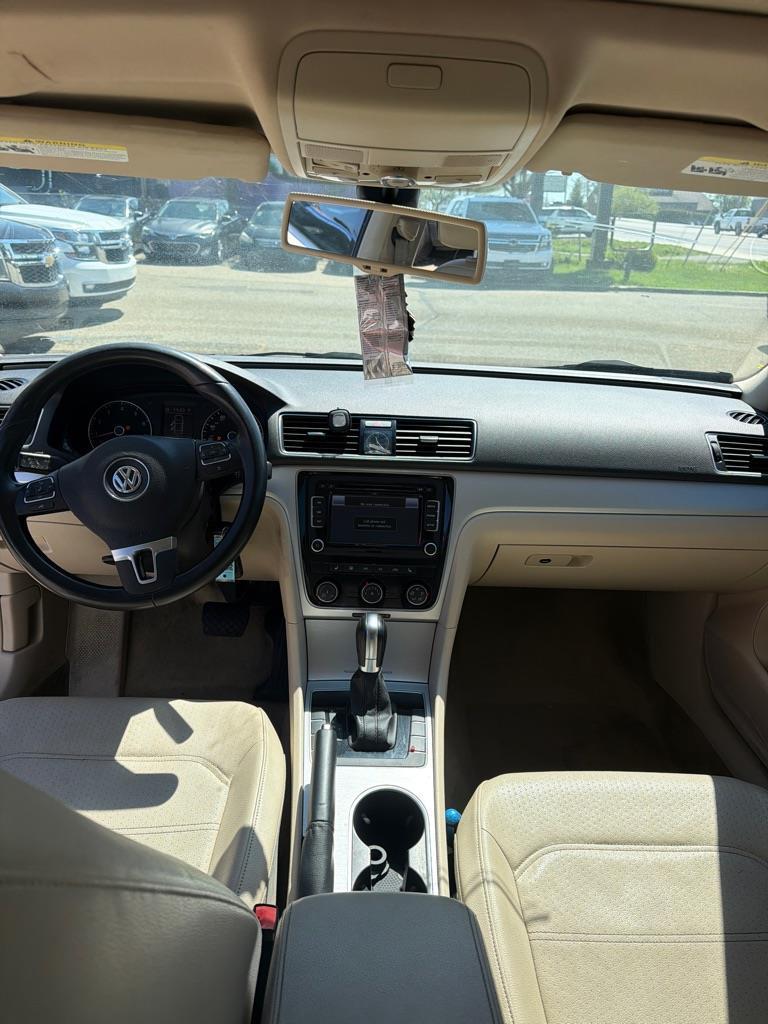 Volkswagen Passat 2.5L SE MT 2013