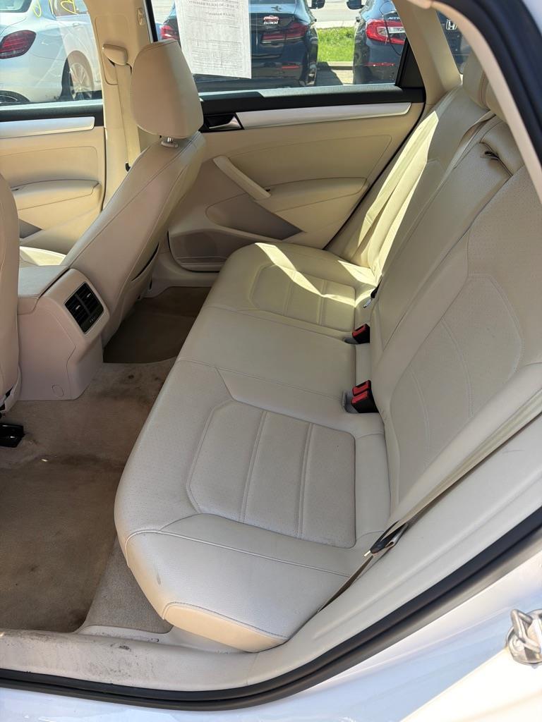 Volkswagen Passat 2.5L SE MT 2013