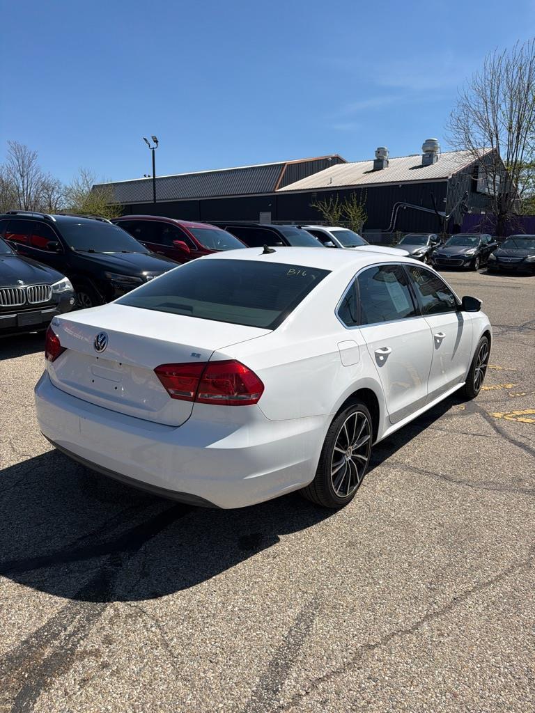 Volkswagen Passat 2.5L SE MT 2013