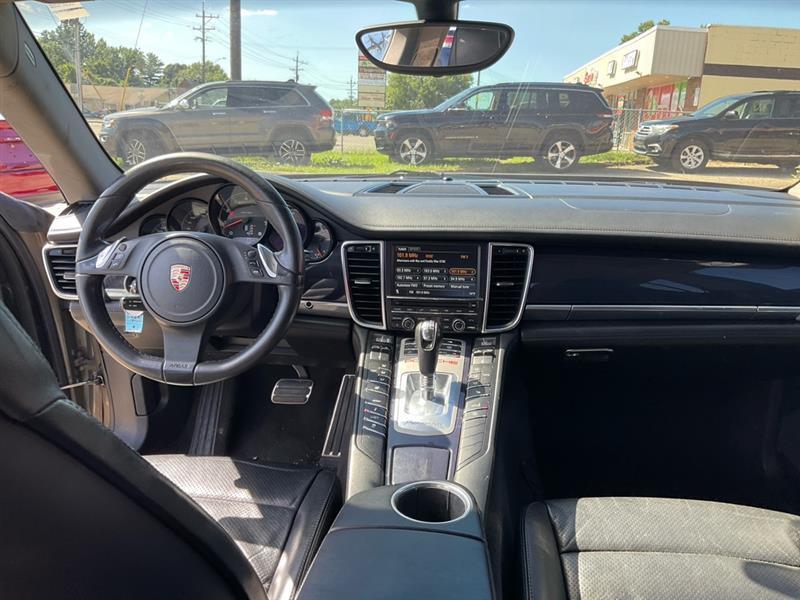 Porsche Panamera 4 2011